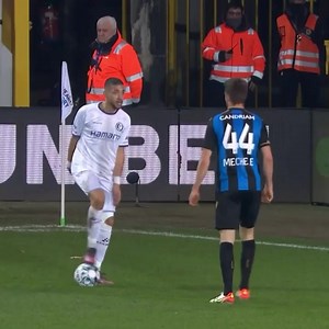 2.4M views · 9.5K reactions | Wanneer je lief naar je match komt kijken.  | HLN Sport | Facebook