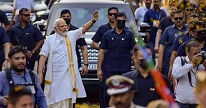 Video emerges of SPG official intercepting mobile phone flung towards PM Modi during Kochi roadshow (WATCH)