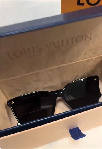 Unboxing the Louis Vuitton My Monogram Fame Rectangle Sunglasses💙🧡 I’m obsessed! #louisvuitton #unboxing #lvsunglasses #fyp #louisvuittonunboxing