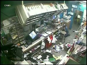 Armed robbery goes wrong, shootout in Texas convenience store, caught on camera