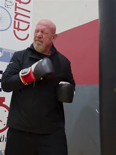 Mastering the Short and Straight Right Hand in Boxing