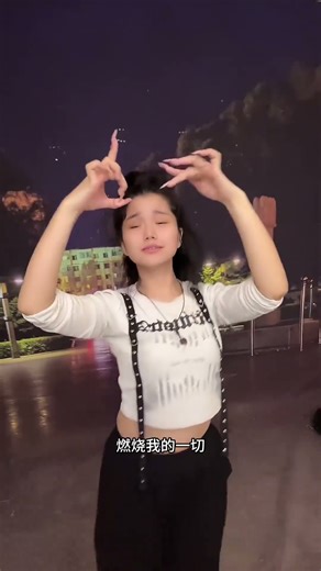 Fengbao's Finger Dance to Silent Bride Heartbreaking Chinese Ballad Cover