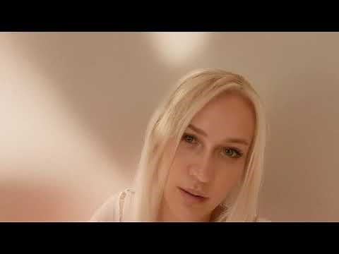 A.I. Virtual girl gives you some personal attention (VR 180)