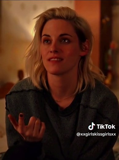 “Happiest Season” clip: Abby & Harper #wlw #lgbtq #lesbians #love #lesbianlove #loveislove #happiestseason