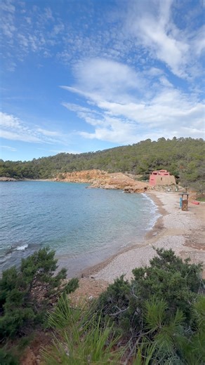 Cala Salada, like the rest of Ibiza, transforms into a peaceful and tranquil escape during the winter months (roughly November to April). Instead of the summer crowds and heat, you'll find a different, more authentic side of the beautiful cove. Here's a breakdown of what Cala Salada and the surrounding area are like in winter: ☀️ Weather and Atmosphere • Mild Climate: The weather is generally mild, especially compared to Northern Europe. Daytime temperatures typically range from 15^{circ}text{C}