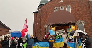 Protesters gather in Oshawa to draw attention to Russia-Ukraine war