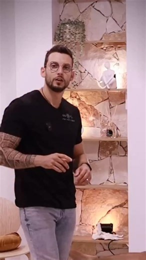 🦴Tuto manip’ subtalaire🦴 Vous m’avez demandé des tips pour cette manipulation. ☝🏼La subtalaire est une articulation portante avec très peu de jeu articulaire. 😊Il n’y aura donc pas de slack dans cette manipulation mais beaucoup de masse. 😋Plus tu veux transmettre de masse et plus tu devras rapprocher ton bassin de la zone à manipuler. 😁Viens me dire en commentaire si cette vidéo t’a aidé et quelle autre manip tu veux que j’aborde dans les prochaines vidéos. Et si tu veux apprendre la manip