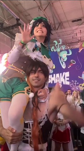 Amazing Zhongli Pillar Cosplay Highlights Genshin Impact Characters