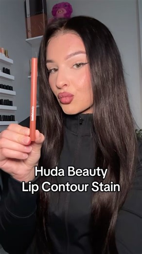 Huda Beauty Lip Contour stain #mua #hudabeauty