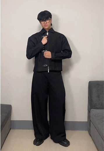 Estilo masculino con la chaqueta fireman clasp