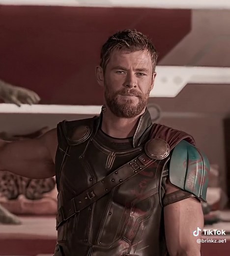 Thor vs. Hulk: Epic Showdown in 4K!