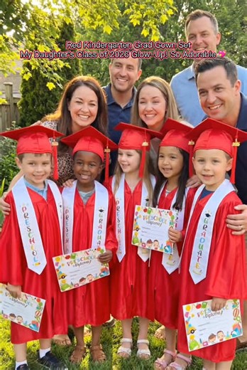 I just got this red kindergarten graduation set for my daughter – Class of 2026 is going to be unforgettable! The shiny red gown colorful