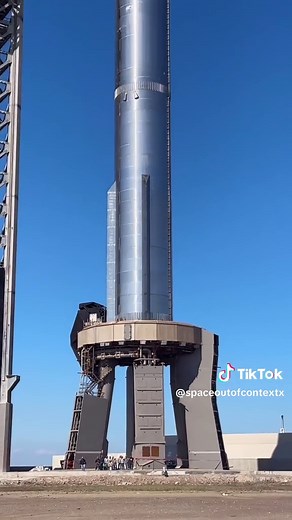 What else would you like to see in comparison to starship? Comment and we will tell you!🚀 The SpaceX Starship, used in its second launch, stands at a height of 121 meters (approximately 397 feet) and has a diameter of 9 meters (about 30 feet). To put this into perspective, an average human being, standing at about 1.75 meters (5 feet 9 inches) tall, is significantly dwarfed by the sheer size of the Starship. The rocket’s towering height is nearly 70 times that of an average human. Comment 🙌 if