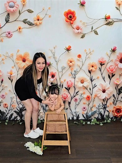 Floral scenes made for glowing portraits. 📸@parisyoliephotography 10% off sitewide with code FB10 Link in my bio! #KateBackdrop #fyp #giveaways #spring #behindthescenes #easter #photographytips