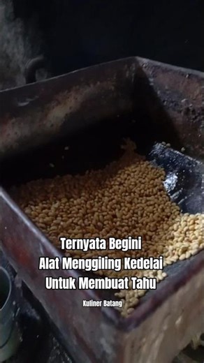 The process of grinding soybeans to make tofu‼️#feedshorts #shortvideo #tofu #tahu