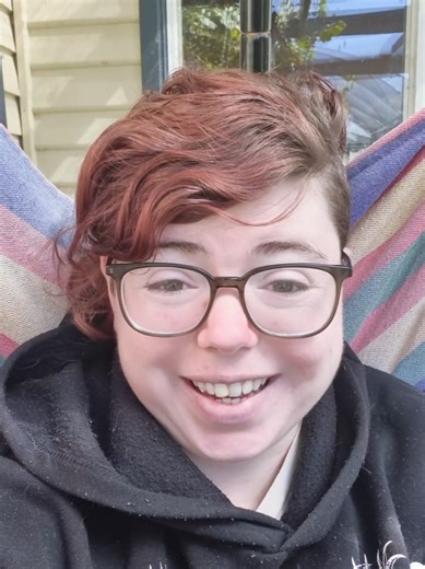 I want to go back to why I started making art. I want to create without shame or guilt! If you want to join me, head to my site sign up for the email list! #disabledartist #disabledandproud #chronicillnesswarrior #ventart #arttherapy