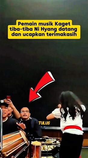 Musician was surprised when Ni Hyang suddenly came and said thank you #kdm #dedimulyadi #bapakaing