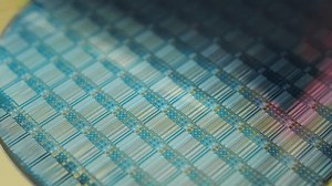 clip-3390729253-electronic-diagnostic-machine-silicon-wafer-advanced-semiconductor