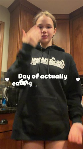 Full day of eating as a girl actually fueling!! It can be hard to eat a lot sometimes when it feels like no one else is but your body needs food!! #gymgirl #whatieatinaday #wieiad #fulldayofeats #fdoe