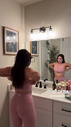 2025 was mom era 2026 is milf era ;) no but fr I never wake up early but I need to cause I get so much done!!! #morningvlog #morningroutine #dayinmylife #lifestyle #morninginmylife