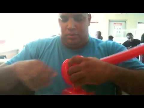 TWISTING A BALLOON ELMO