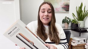 PSA: Christina Aguilera debuts new neon green hair transformation