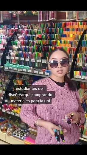comprando plumones de dosciento peso c/u 😩 #diseño #diseñoindustrial #morradelosplumones #papeleria #diseñodemoda #foraneo #chartpak #materialesarquitectura #arqui