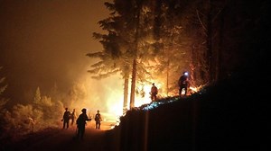 Southern Oregon wildfires continue to grow, crews experience 'minimal fire activity' in Central Oregon