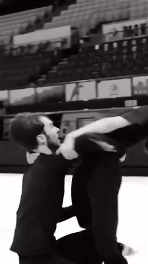 Poetry on Ice | Papadakis & Cizeron Gabriella Papadakis and Guillaume Cizeron are not just ice dancers; they are the embodiment of emotion, grace and perfection. The French duo have transformed the ice rink into a stage by transcending the technical boundaries of the sport with an artistic language. Five World and five European championships and a gold medal at the 2022 Beijing Olympics prove that they are not just athletes, but contemporary performers. Papadakis’s expressive power and Cizeron’s