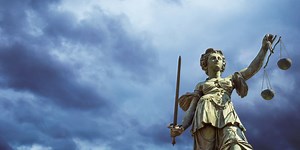 LLB (Hons) Law (Senior Status)