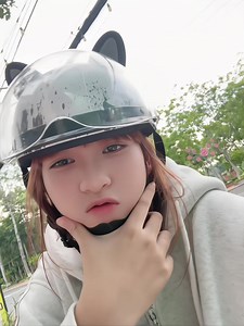 Cẩm Lai tóc mới nhuộm màu gì? Tóc đôi với ai?