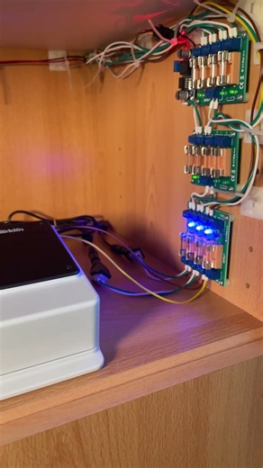 Hier läuft alles zusammen! Neuer Verteilerschrank unter der Modellbahn 🔌⚡️