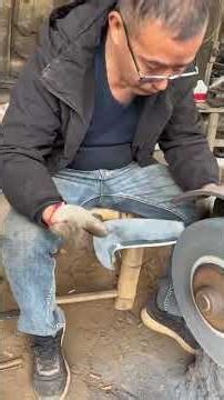 Today, I'll show you something different. Dad is also very good at making farm tools