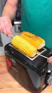 Easy grilled corn on a toaster 🌽 The yummy corn recipe is created by The Upside Down Home and The Gooch. #kitchentips #tipsandtricks #hack #cookingtips #recipe | The Upside Down Home