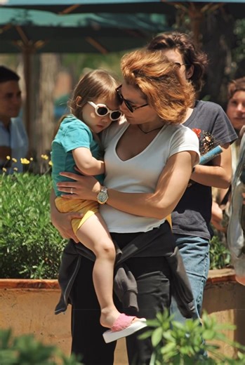 2.8K views · 15 reactions | “Gillian Anderson’s daughter grew up in an X-Files trailer — and look at her now” ✨ From a childhood on set to a career in the arts, Piper Maru’s life turned out nothing like fans expected. See the rare photos in the comments below  | All About Everything | Facebook