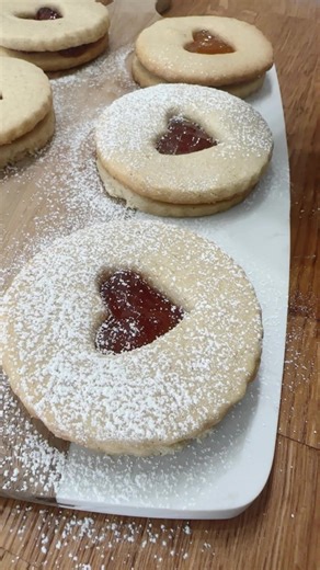 Linzer Cookies recipe by @preppykitchen 😋 #linzercookies #valentinesday #valentines #cookies #baking #sweet #treats #cookie