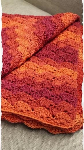 Easy shell blanket crochet pattern red heart ombré yarn Free PDF Tutorial #crochet #crochetpattern
