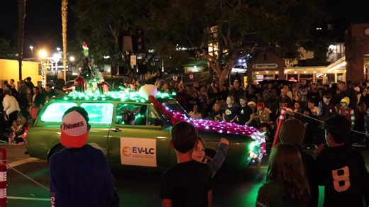 The EVLC at Encinitas Holiday Parade was amazing as usual! Special thanks to EVLC - Electric Vehicle Learning Center! Happy Holidays everyone. 🌲🎄🌲 | EV West