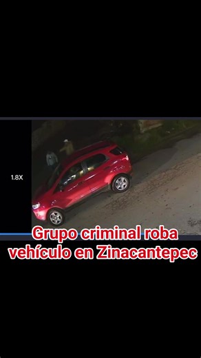 🚨Robo de vehículo en #Zinacantepec queda grabado en video 🚨Así roban los vehículos en Zinacantepec, en el vídeo se observa como un vehículo Mazda 3 color gris le cierra el paso aún camioneta, se acercan 2 hombres armados, al conductor lo bajan encañonado y le quitan sus oertencias, al mismo tiempo que al fondo se ve como otro delincuente baja del vehículo a un menor de edad, para finalmente robarles el vehículo y disparar en contra de ellos para asustarlos aún más 🚨 🚨 Lamentablemente la fisc