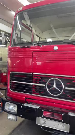 V10 Mercedes Benz LP Engine Rebuild Process