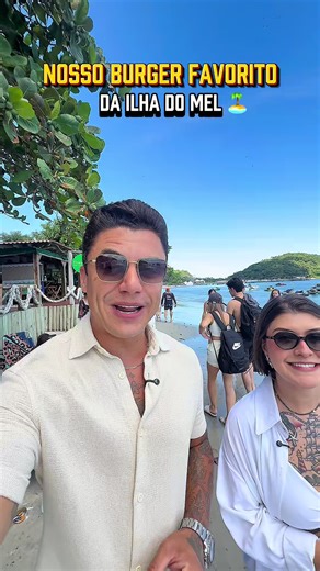 Esse lugar entrega tudo: burger incrível, várias opções no cardápio e uma vista pro mar que faz a experiência valer ainda mais! 🌊 O Shams Bar & Gastronomia (@shamsbar.ilhadomel) é aquele achado em Encantadas que mistura o melhor da cozinha libanesa com brasilidade: receitas exclusivas e temperos árabes marcantes. 🤌🤤 Nossos favoritos? Os hambúrgueres e os pratos com camarão, principalmente com molho pomodoro   gorgonzola e o toque especial da casa. 🍔🔥 📍 Encantadas - Ilha do Mel 💰 Preços: •