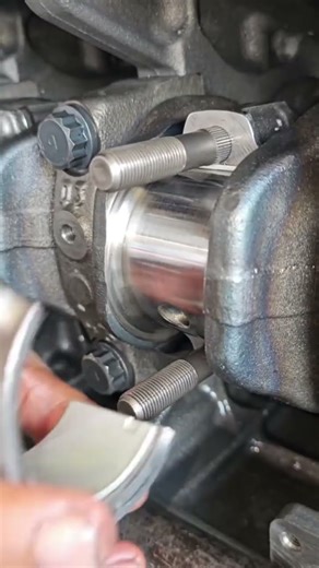 install connecting rod #mechanic #pistonengine #mechnicalengineering