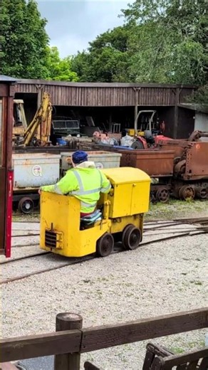 🛤️ Ex Tin Mine Battery Electric Loco Begins the Run Round #railway #trains #shorts