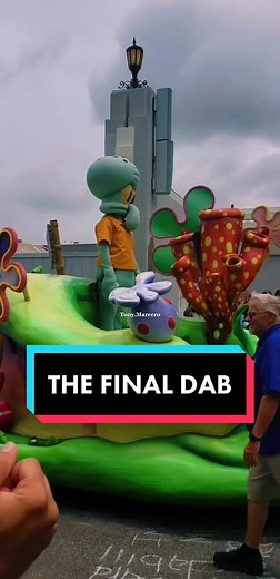 Squidward Dabbing Parade Finale | Iconic Moment at Universal's Superstar Parade