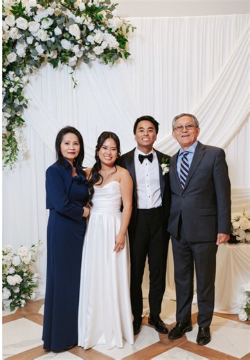 From an empty space to a wedding moment. ✨ For Jenny and Ryan, we designed both the receiving line backdrop and the entrance installation so guests experience the celebration from the moment they walk in. Two spaces. One cohesive design. Inquire now to start designing your wedding day. 🤍 #flowerbackdrop #weddingbackdrop #weddingdecor #dallaswedding #dfwwedding
