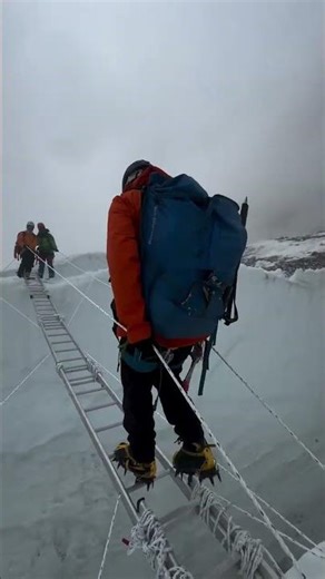 Walking KHUMBU GLACIER 💀‼️ #Shorts #Everest #Viralshorts #Youtubeshorts #Nature