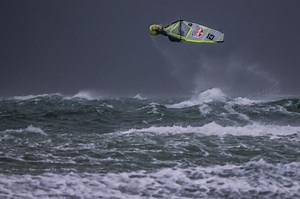 Check out all the action that went down on our first competition day! Current standings are: 1. Philip Köster 2. Jaeger Stone 3. Leon Jamaer 4. Thomas Traversa The forecast for tomorrow is off the charts, so stay tuned for more... | Red Bull Storm Chase