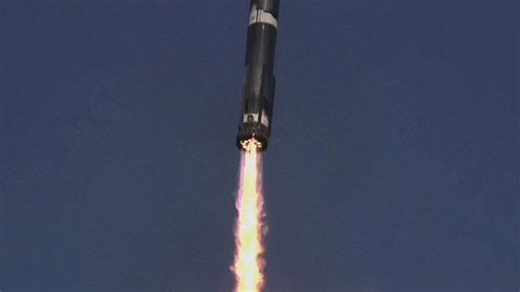 SpaceX Starship booster guides itself back to launch site