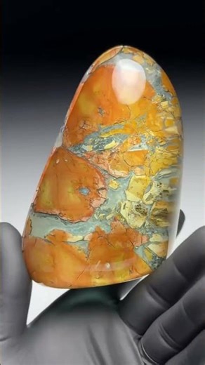 Digging for Agate Gemstone Crystals – Real Treasure Found! #shortsvideo #shorts #gemstones