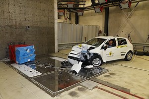 Disastro ai Crash Test, la Fiat Punto è da zero stelle: bocciatura netta di Euro NCAP